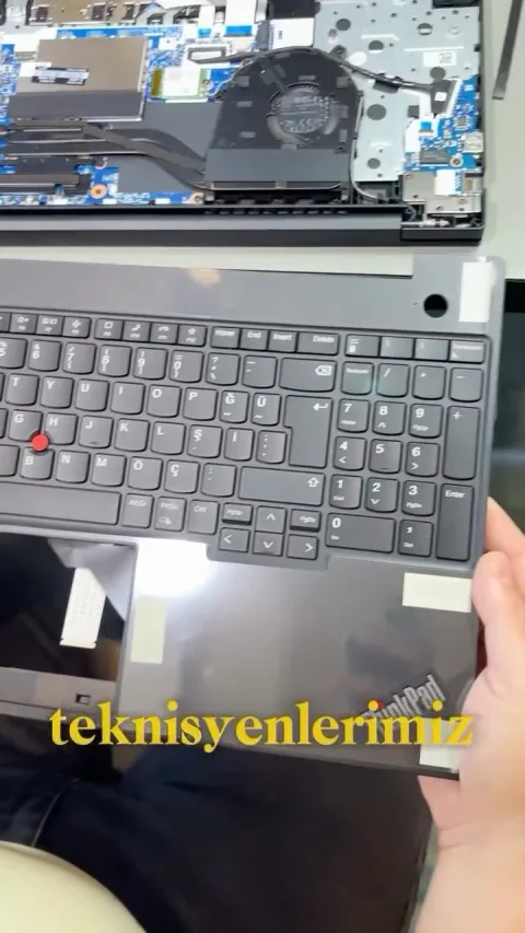 Lenovo ThinkPad E16 Cihazın klavyesini sıfır orijinal klavye kasası ile değiştirip…